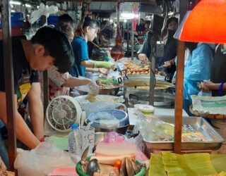 Foodie tuktuk tour in Bangkok
