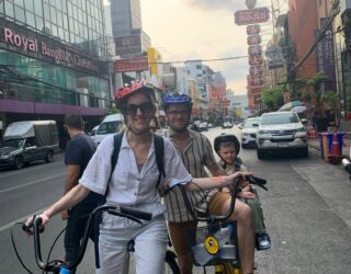 Fietstocht met kinderzitje door Bangkok