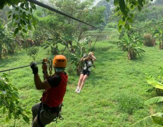 KInd op de zipline in Chiang Mai