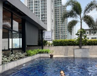 Zwembad in hotel Bangkok
