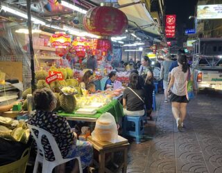 Proeven in chinatown met kinderen in Bangkok 