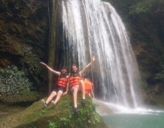 Zwemmen bij de Erawan Falls