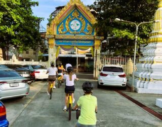 Fietstocht door Bangkok met kinderen