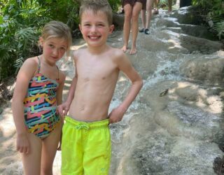 Sticky Waterfalls in Thailand met kinderen