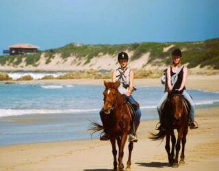 Paardrijden op het strand