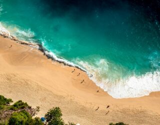 Strand Nusa Penida met kinderen