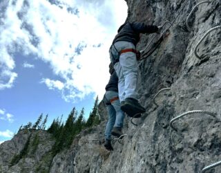 Klimmen langs de Via Ferrata in Banff