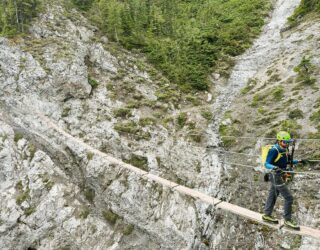 Hangbrug bij de Via Ferrata in Banff