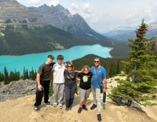 Familie aan Lake Peyto