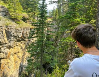 Kind bij Maligne Canyon