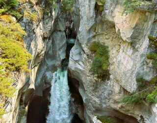 Waterval bij Maligne Canyon