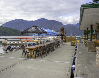 Terras lodge in het Great Bear Rainforest