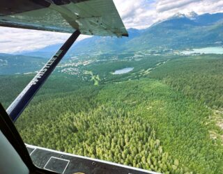 Bergen, meren en valleien uit het watervliegtuig
