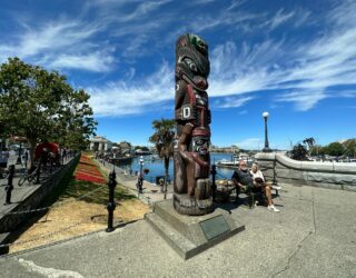 Totem aan de haven in Victoria