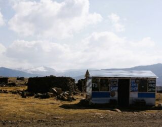 Winkelen op 2800m langs de Sanipass