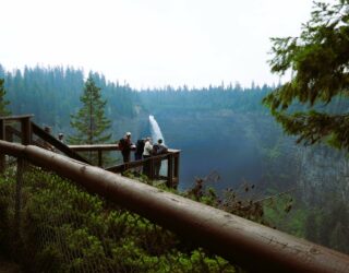 Uitkijkpunt Helmcken Waterval in Wells Gray National Park