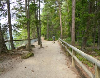 Wandelen naar de watervallen in Wells Gray National Park