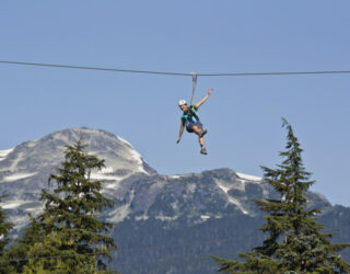 Zwaaien vanop de zipline in Whistler