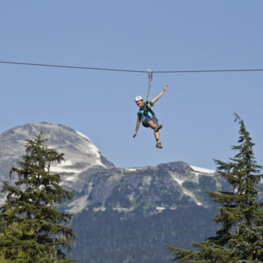 Zwaaien vanop de zipline in Whistler