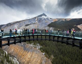 Kinderen op Columbia Icefield Skywalk