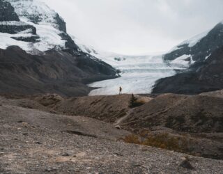 Wandelen op Athabasca gletsjer Canada