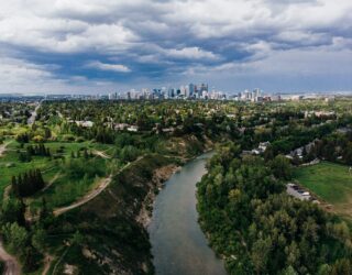 Calgary omgeven door groene natuur