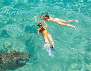 Tieners snorkelen bij Key West