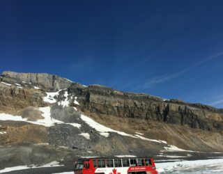 Met de Ice Explorer bij Athabasca gletsjer