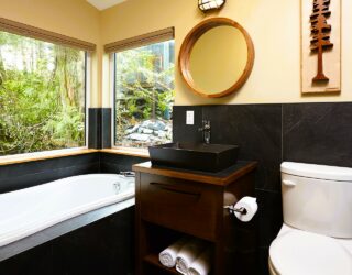 Badkamer boomhut Tofino