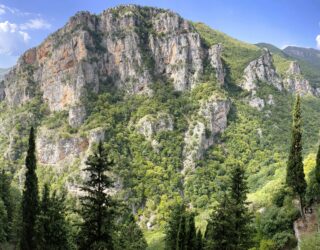 Uitzicht vanuit het rotsklooster in Dimitsana