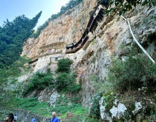 Hiken naar klooster in de rotsen Dimitsana