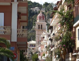 Kleurrijke gebouwen in Zakynthos stad