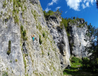 Rotsklimmen in Slovenië met tieners