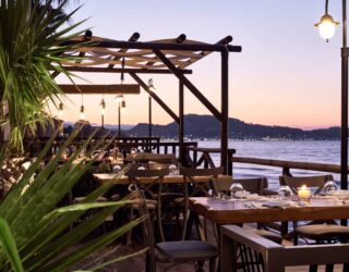 Terras with a view hotel Zakynthos aan het water