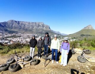 Familie met supersteps van de Tafelberg