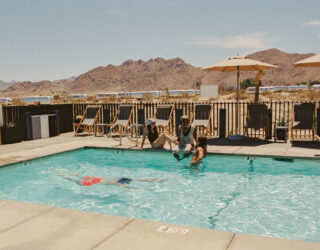 Zwemmen bij glamping Joshua Tree National Park