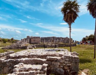 Tempel Tulum met palmbomen