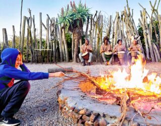 Kampvuur met muziek in het wildreservaat