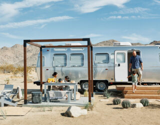 Tukken in een trailer bij Joshua Tree National Park