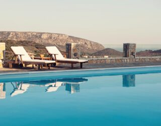 Zwembad with a view in hotel rond Nafplion