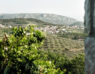 Uitzicht hotel in het groen rond Nafplio