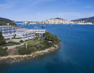 Hotel aan het water in Poros Griekenland