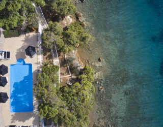 Hotel Poros Griekenland zwembad vanuit de lucht