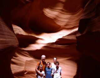 Gezin op avontuur in Antelope Canyon