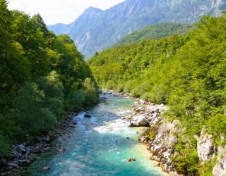 Aquatrekking in de Soca rivier Slovenië