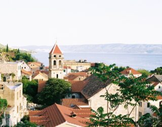 Dorpje Omis in Kroatië