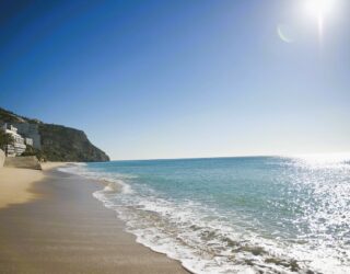 Sesimbra kust in Portugal