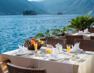 Ontbijt hotel Perast aan het water