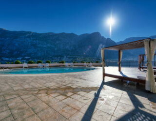 Zwembad Hotel baai van Kotor