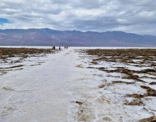 Badwater Basin zoutvlakte in Death Valley